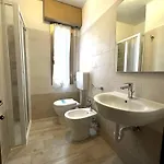 With Private Entrance 아파트 *