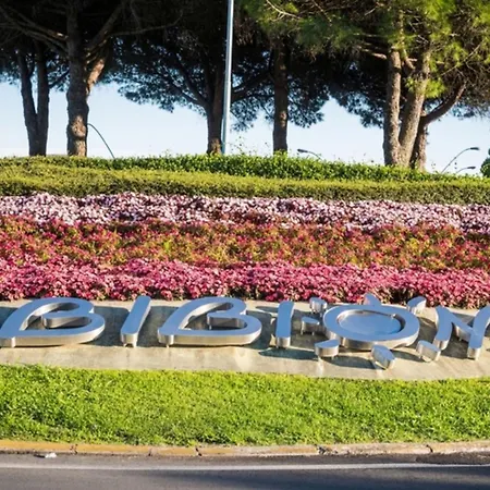 With Private Entrance Apartament